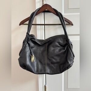 VK - Elegant Black Leather Handbag